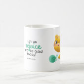 かわいい子供猫およびヤーンの聖書はマグを作詩します コーヒーマグカップ (中央)