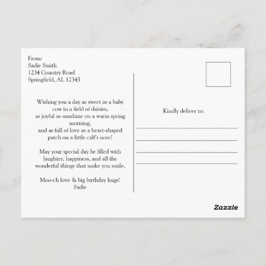 かわいい子牛がデイジー畑でお誕生日を祝う、田舎の誕生日 ポストカード (裏面)