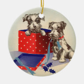 かわいい子犬とヴィンテージのクリスマスグリーティング セラミックオーナメント (正面)