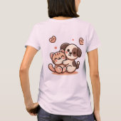 かわいい子犬と子猫ハグ – かわいいかわいいデザイン Tシャツ (裏面)