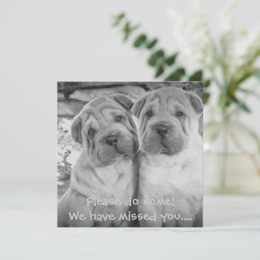 かわいい子犬のカップル パーソナライズ パーティー招待状 招待状 (スタンド正面)