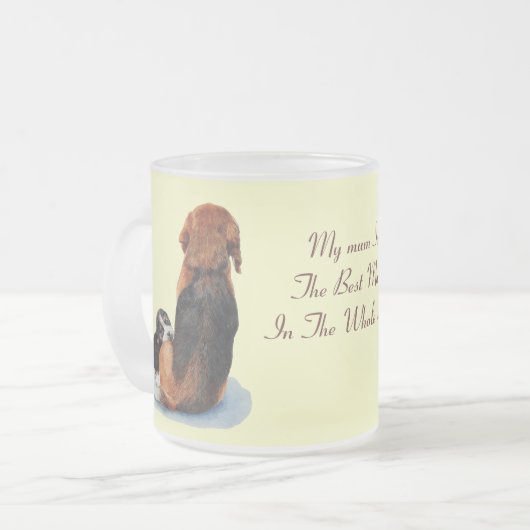 かわいい子犬のビーグル犬の抱きしめるミイラ犬の現実主義者の芸術 フロストグラスマグカップ (正面左)