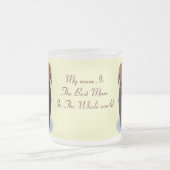 かわいい子犬のビーグル犬の抱きしめるミイラ犬の現実主義者の芸術 フロストグラスマグカップ (中央)