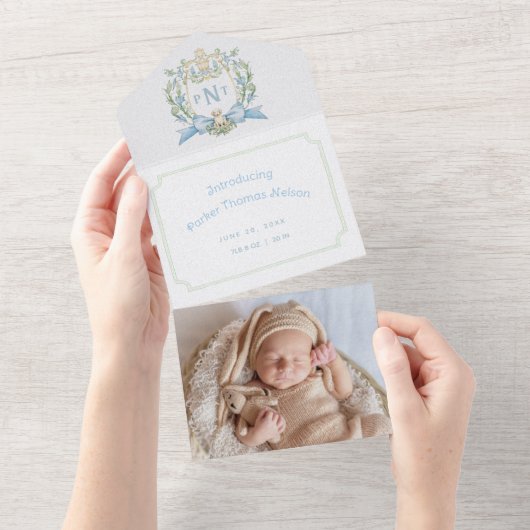 かわいい子犬のブルークレストモノグラム誕生のお知らせ オールインワン招待状 (貼ってはがせる)