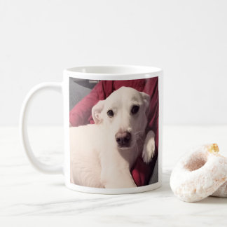 かわいい子犬の写真付きの赤とピンクの祈りのメッセージ コーヒーマグカップ