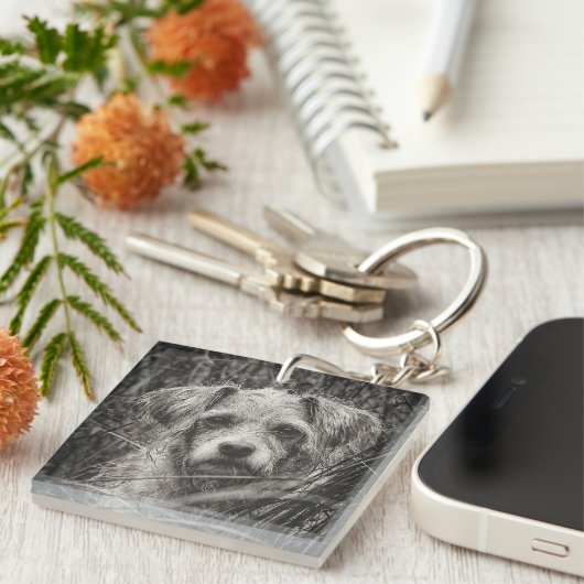 かわいい子犬の黒と白いポートレート写真 キーホルダー (正面右)