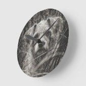 かわいい子犬の黒と白いポートレート写真 ラウンド壁時計 (傾斜)