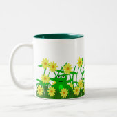 かわいい子猫およびFroggyの友人のマグ ツートーンマグカップ (左)