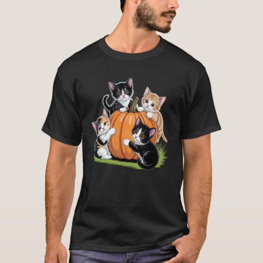 かわいい子猫がカボチャで遊ぶ 落ち着いた秋の雰囲気 F Tシャツ (正面)