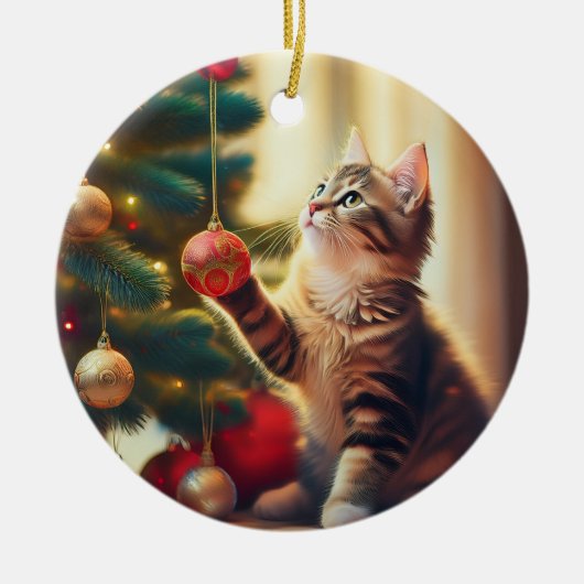 かわいい子猫がクリスマスの電球で遊んでいる セラミックオーナメント (正面)