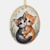 かわいい子猫がハグ セラミックオーナメント (右)