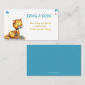 かわいい子猫が本を持ってくる男の子のベビーシャワー エンクロージャーカード (正面/裏面)