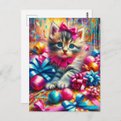 かわいい子猫が誕生日のリボンや飾りの中で遊ぶ ポストカード (正面/裏面)