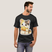 かわいい子猫が金魚を持っている Tシャツ (正面フル)