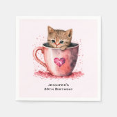 かわいい子猫とティーカップハート誕生日 スタンダードカクテルナプキン (正面)