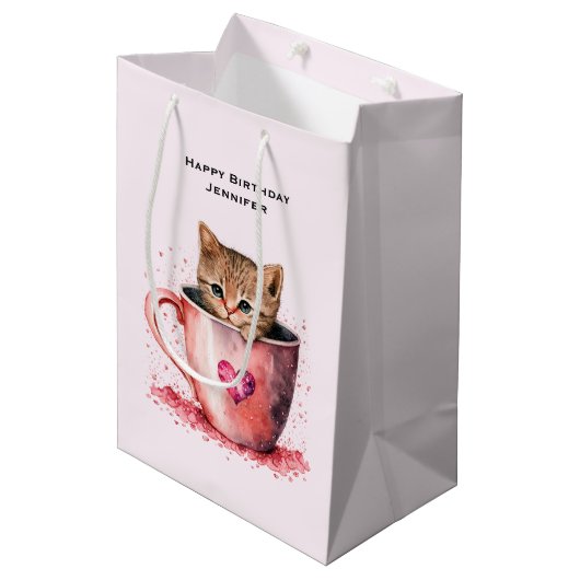 かわいい子猫とティーカップハート誕生日 ミディアムペーパーバッグ (正面アングル)