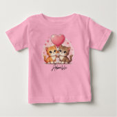 かわいい子猫とハートバルーン 愛猫家ギフト ベビーTシャツ (正面)