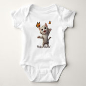 かわいい子猫の蝶ハローワールド ベビーボディスーツ (正面)