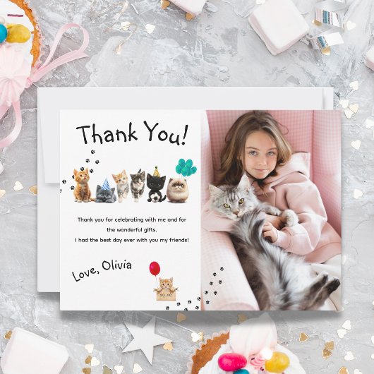 かわいい子猫の誕生日パーティー フラット サンクスカード サンキューカード