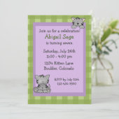 かわいい子猫の誕生日招待状（女の子向け） 招待状 (スタンド正面)