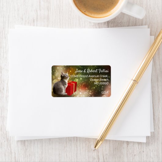 かわいい子猫の赤いギフトボックスカラフルカスタムフェスティバル ラベル (インサイチュ)