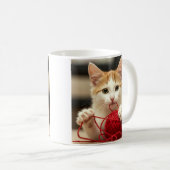 かわいい子猫の赤い糸 コーヒーマグカップ (正面右)