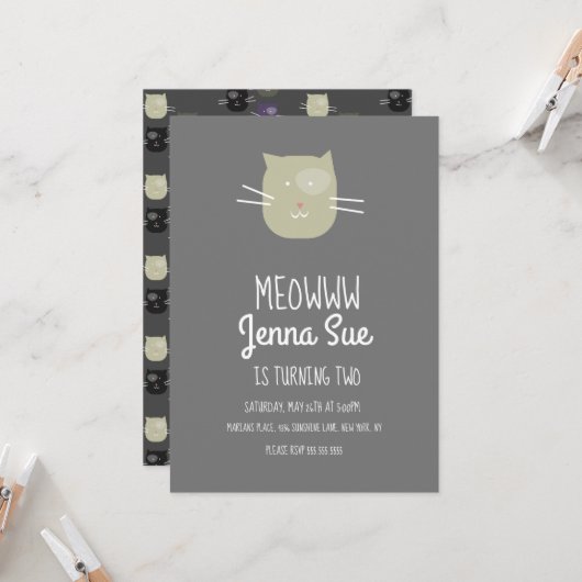 かわいい子猫バースデーパーティーグレイキャット招待状 招待状 (正面/裏面インサイチュ)