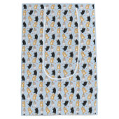 かわいい子猫パーソナライズされた青誕生日抱き枕 ミディアムペーパーバッグ (裏面)