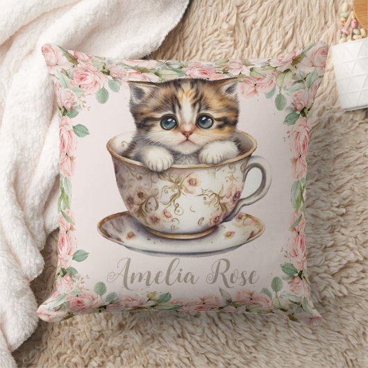 かわいい子猫inティーカップ赤面ピンクフローラ クッション (ブランケット)