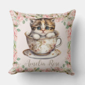 かわいい子猫inティーカップ赤面ピンクフローラ クッション (正面)