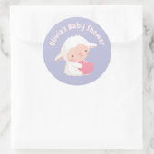 かわいい子羊ハギングハートベビーシャワーデコール ラウンドシール (バッグ)