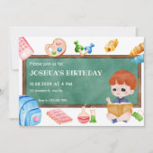 かわいい学校の少年の黒板の誕生日 招待状 (正面)