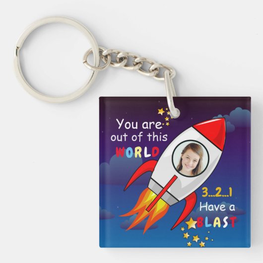 かわいい宇宙ロケット船ブラストオフ誕生日 キーホルダー (正面)