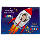 かわいい宇宙ロケット船ブラストオフ誕生日 ラージペーパーバッグ (裏面)