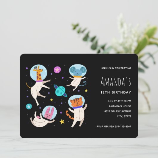 かわいい宇宙飛行士の動物が宇宙誕生日 招待状 (スタンド正面)