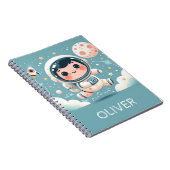 かわいい宇宙飛行士の子供が宇宙にいる オーダーメイド ノートブック (右側)