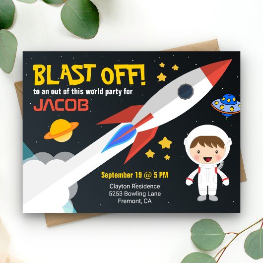 かわいい宇宙飛行士の男の子宇宙誕生日パーティー インビテーションポストカード