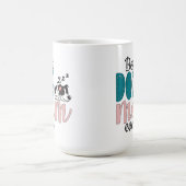 かわいい寝顔のぶち犬と「Best dog mom ever」 コーヒーマグカップ (中央)