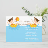 かわいい対の女の子のプールを囲んでのパーティの誕生日の招待状 招待状 (スタンド正面)