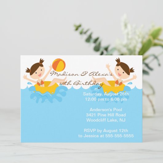 かわいい対の女の子のプールを囲んでのパーティの誕生日の招待状 招待状 (スタンド正面)