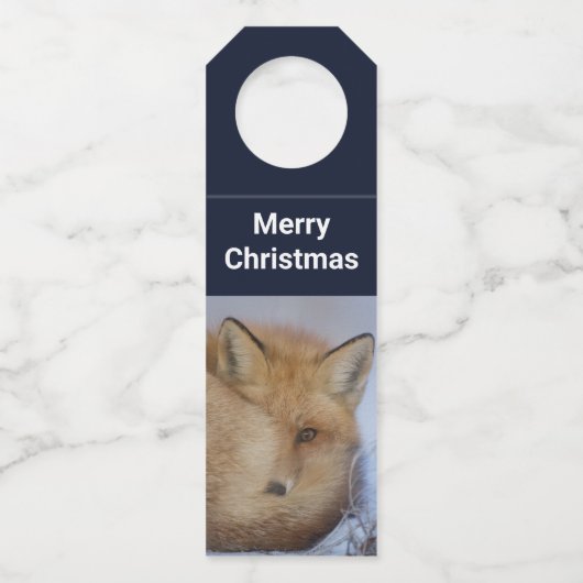 かわいい小さなキツネが冬の写真のクリスマスを丸めた ボトルネックタグ (正面)