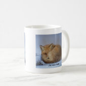 かわいい小さなキツネが冬の写真を丸めた コーヒーマグカップ (正面右)