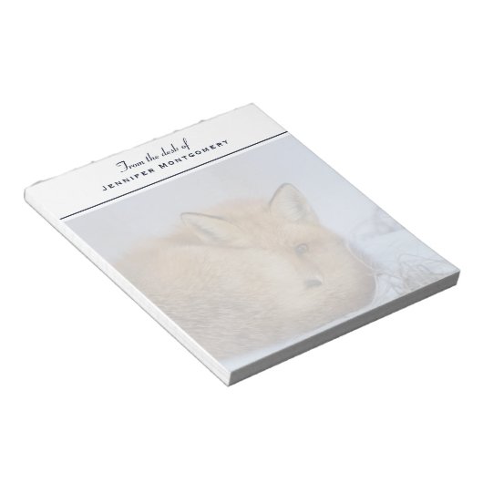 かわいい小さなキツネが冬の写真を丸めた ノートパッド (アングル)