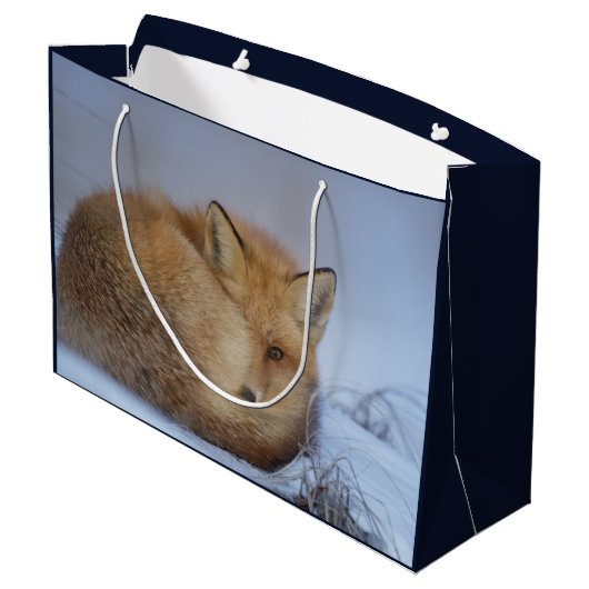 かわいい小さなキツネが冬の写真を丸めた ラージペーパーバッグ (裏面アングル)
