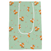かわいい小さなキツネの模様（緑） ミディアムペーパーバッグ (裏面)