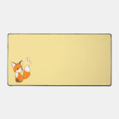 かわいい小さなキツネ蝶を見る黄色 デスクマット (正面)