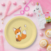 かわいい小さなキツネ蝶を見る黄色 ペーパープレート (パーティー)