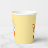 かわいい小さなキツネ蝶を見る黄色 紙コップ (右)