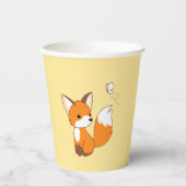 かわいい小さなキツネ蝶を見る黄色 紙コップ (正面)