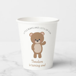 かわいい小さなクマが一歳の誕生日を迎える 紙コップ